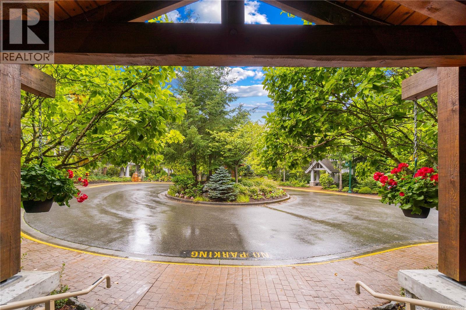 202 5670 Edgewater Lane, Nanaimo