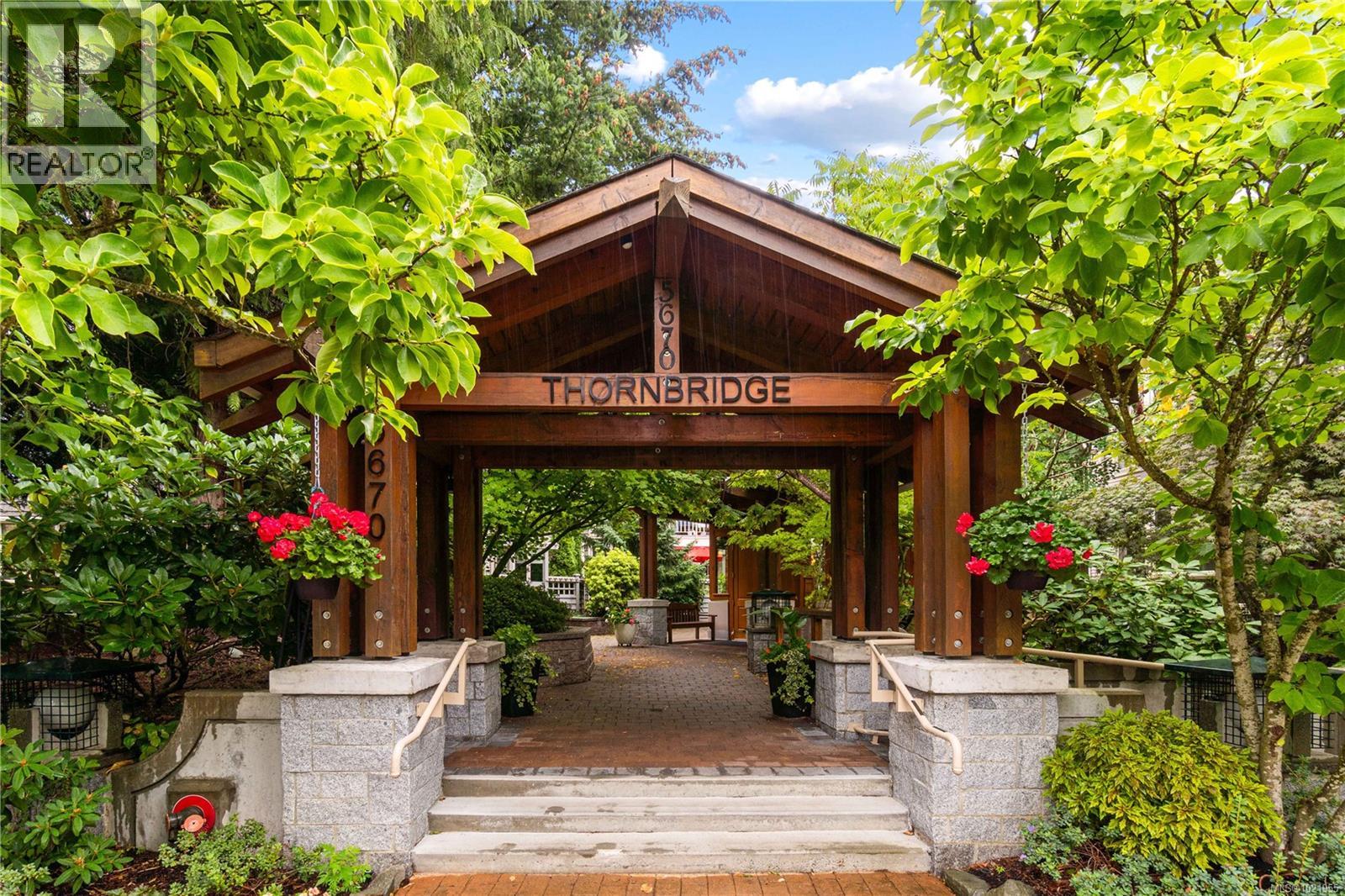 202 5670 Edgewater Lane, Nanaimo