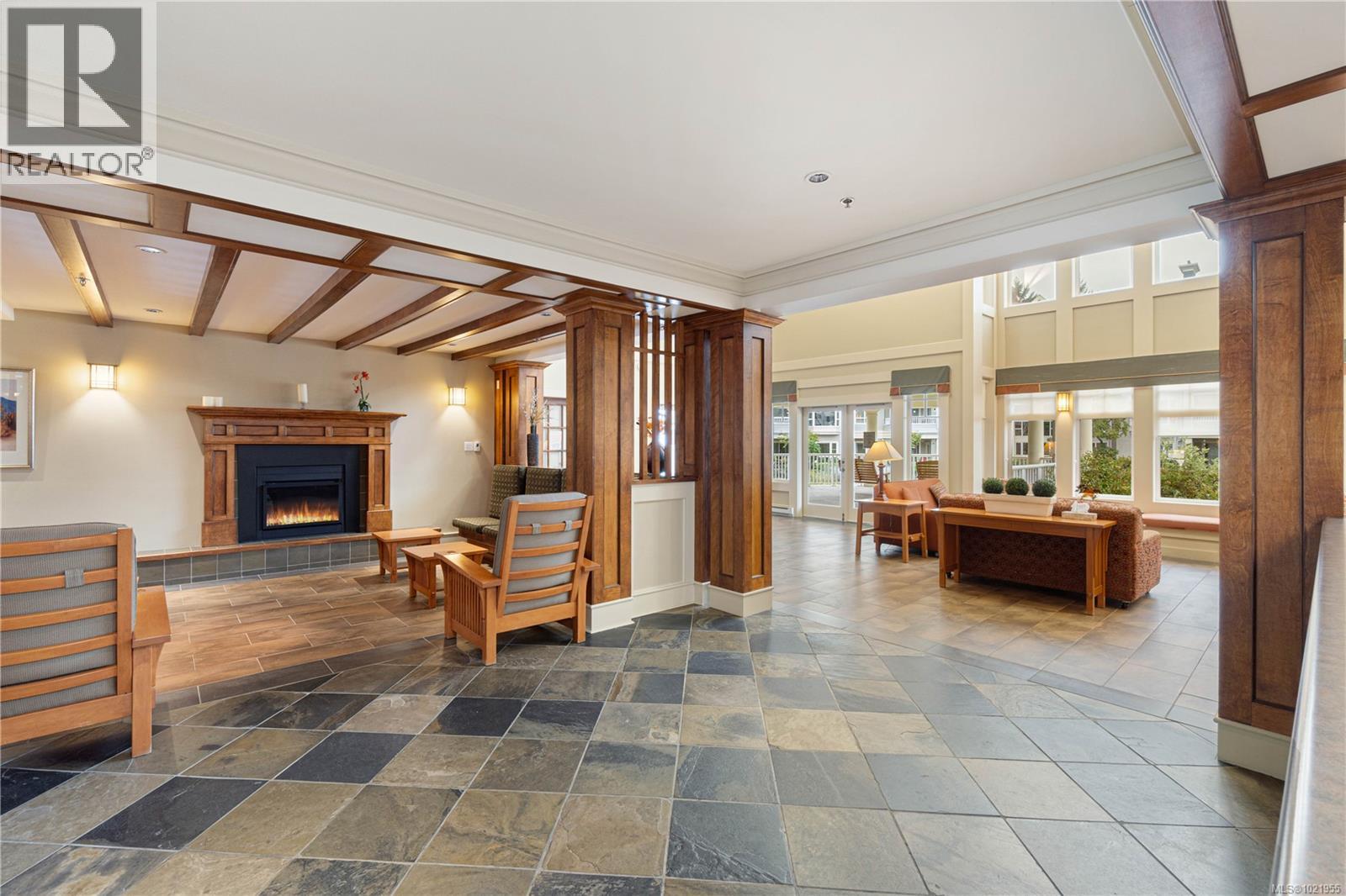 202 5670 Edgewater Lane, Nanaimo