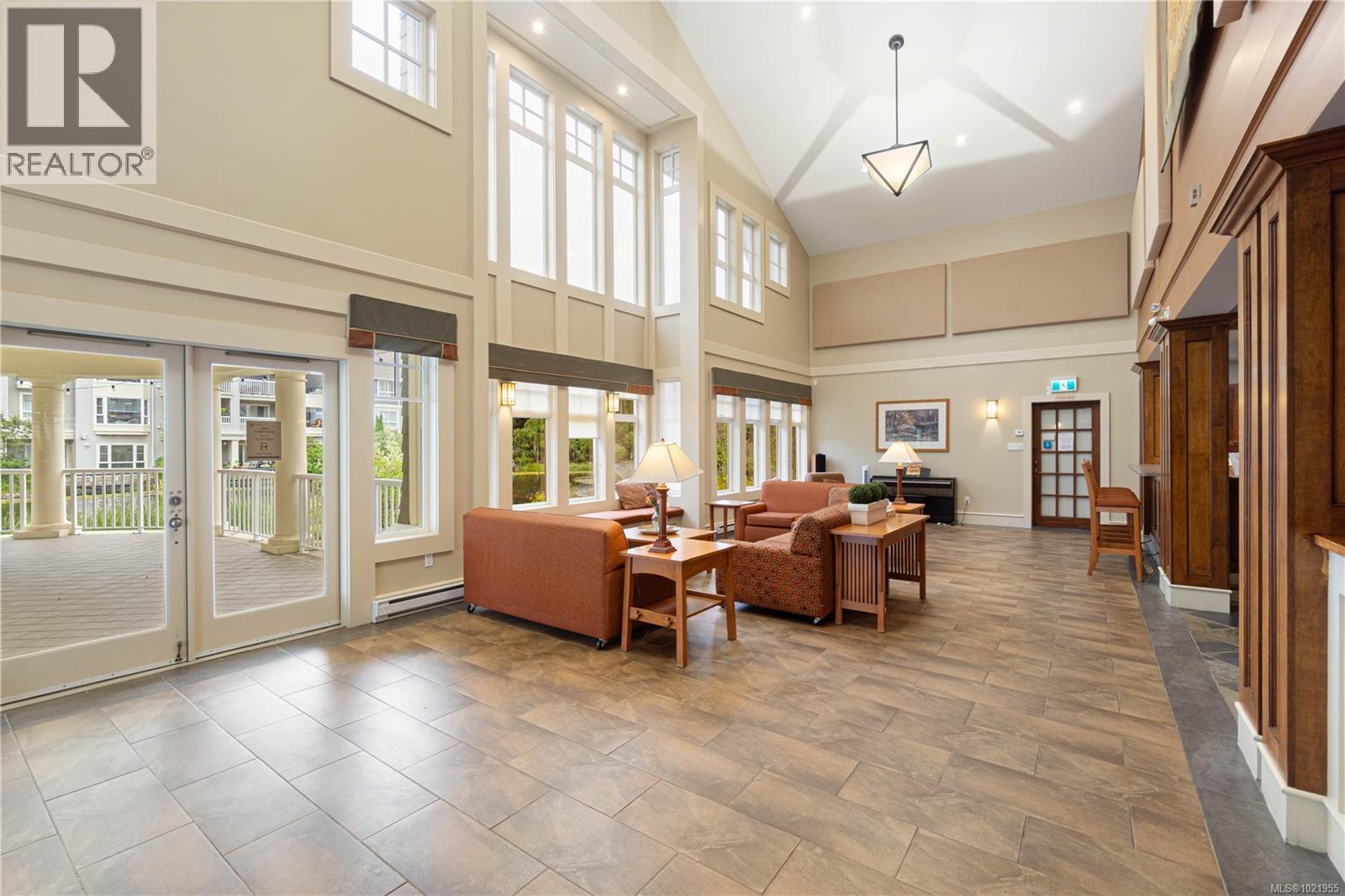 202 5670 Edgewater Lane, Nanaimo