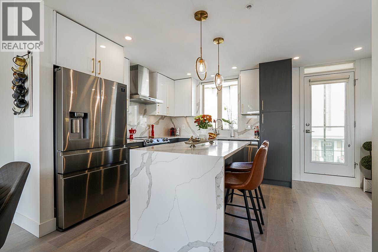 76 728 W 14TH STREET, North Vancouver