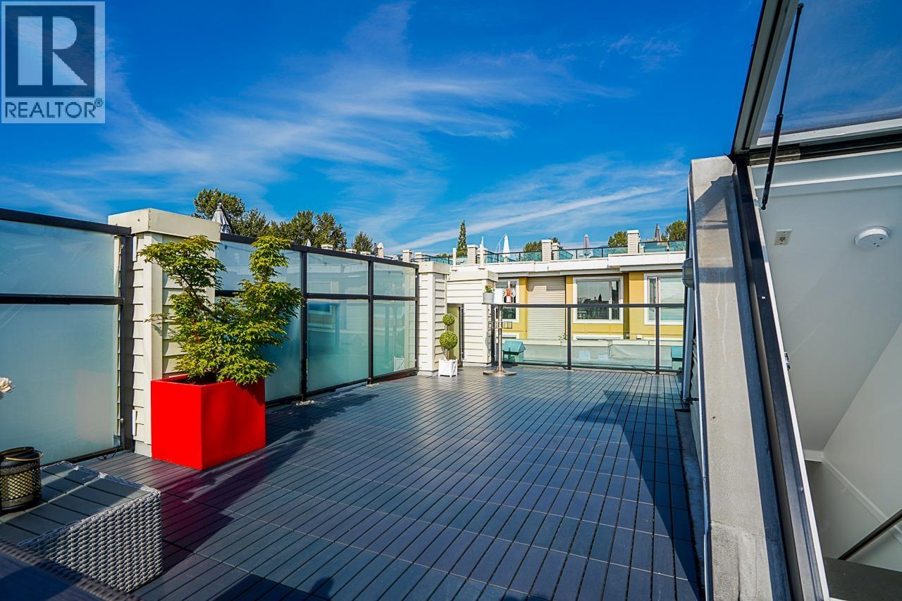 76 728 W 14TH STREET, North Vancouver