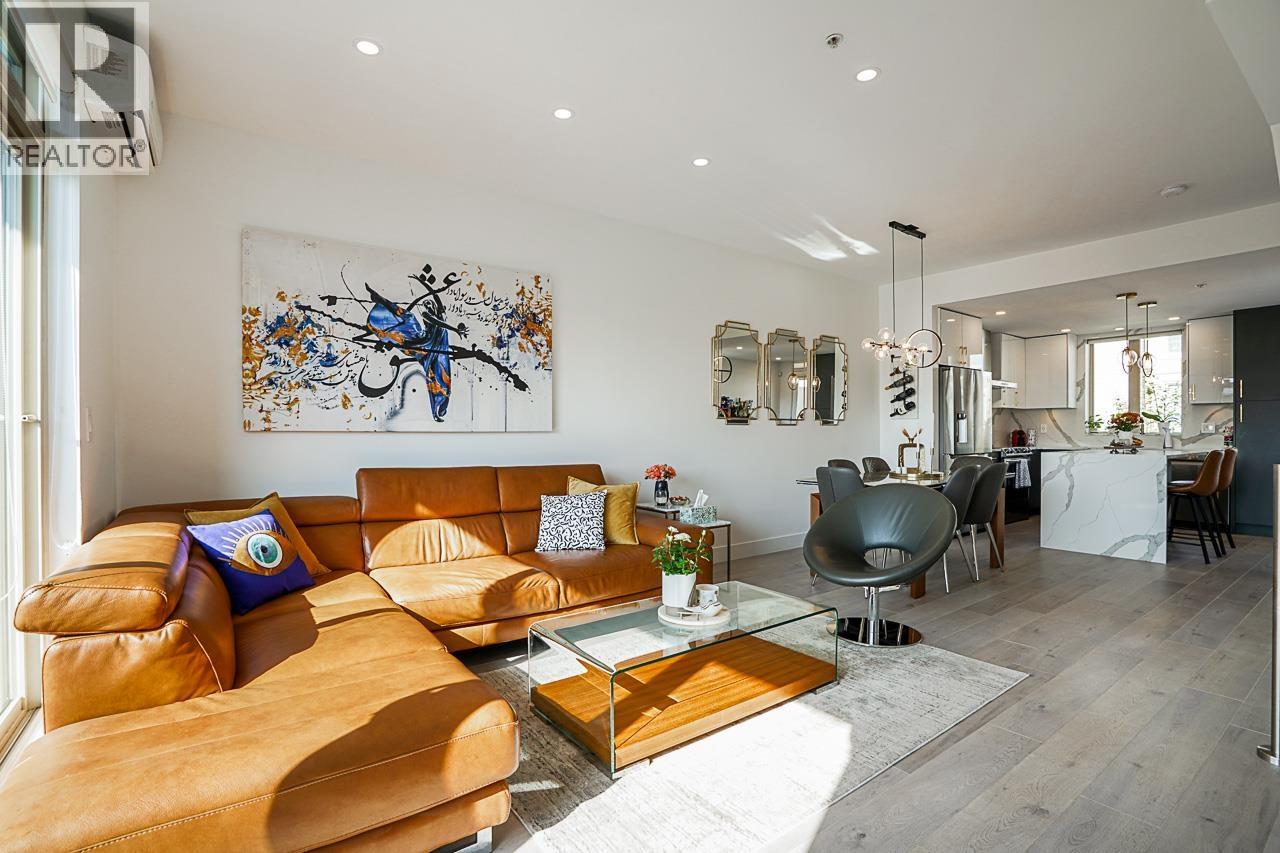 76 728 W 14TH STREET, North Vancouver