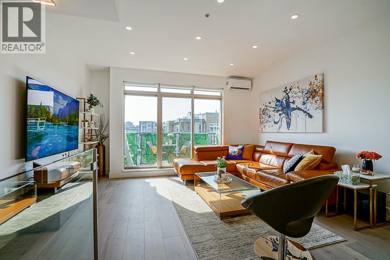 76 728 W 14TH STREET, North Vancouver