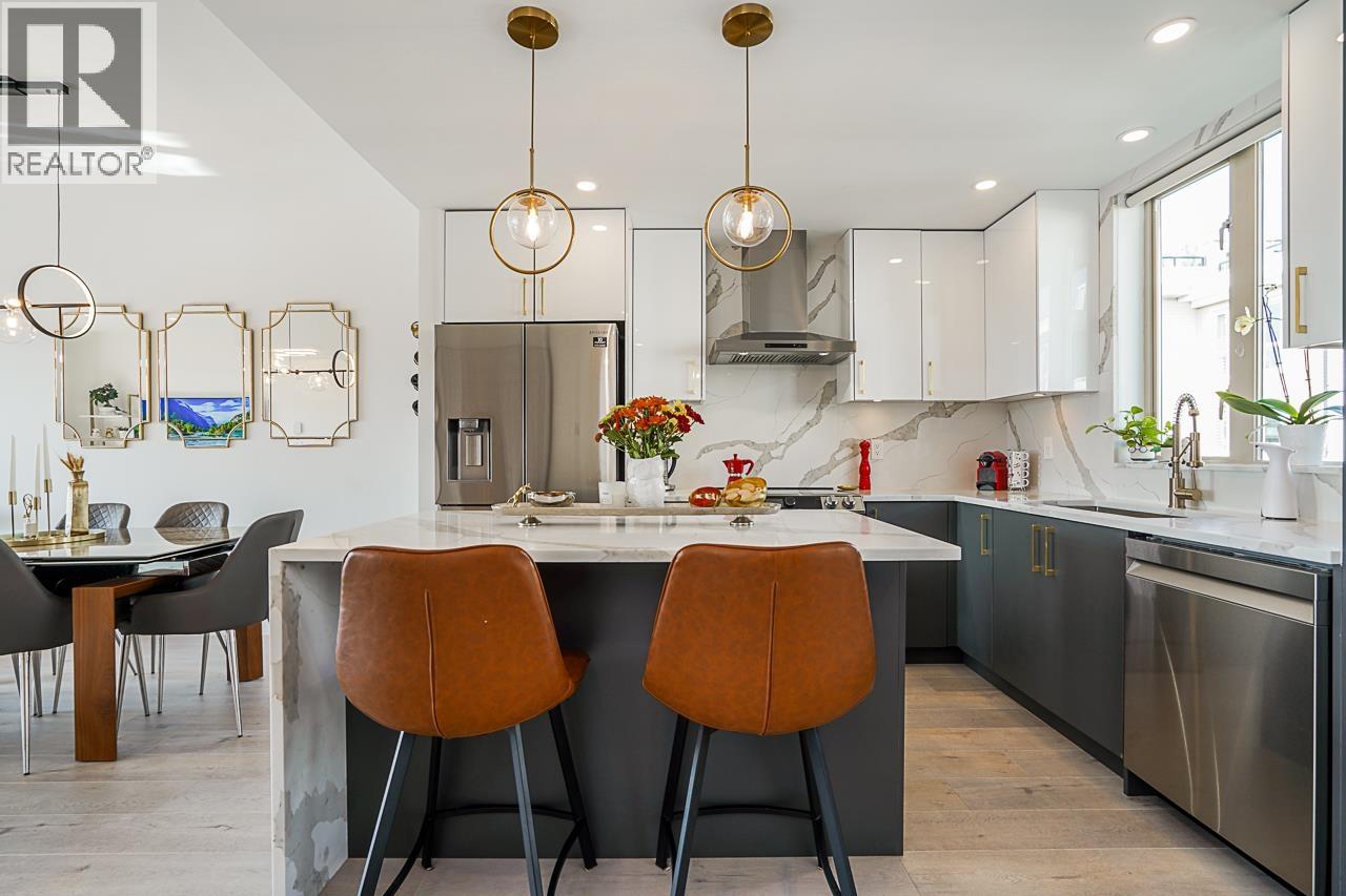 76 728 W 14TH STREET, North Vancouver