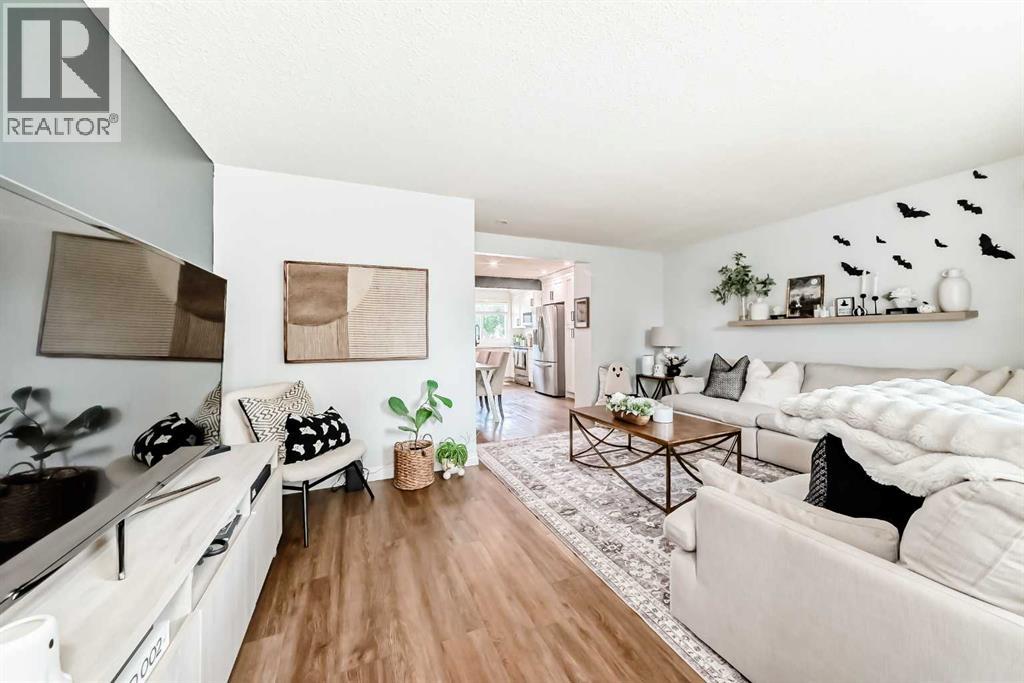 Single Family House for Sale in    Street NE Huntington Hills Calgary 