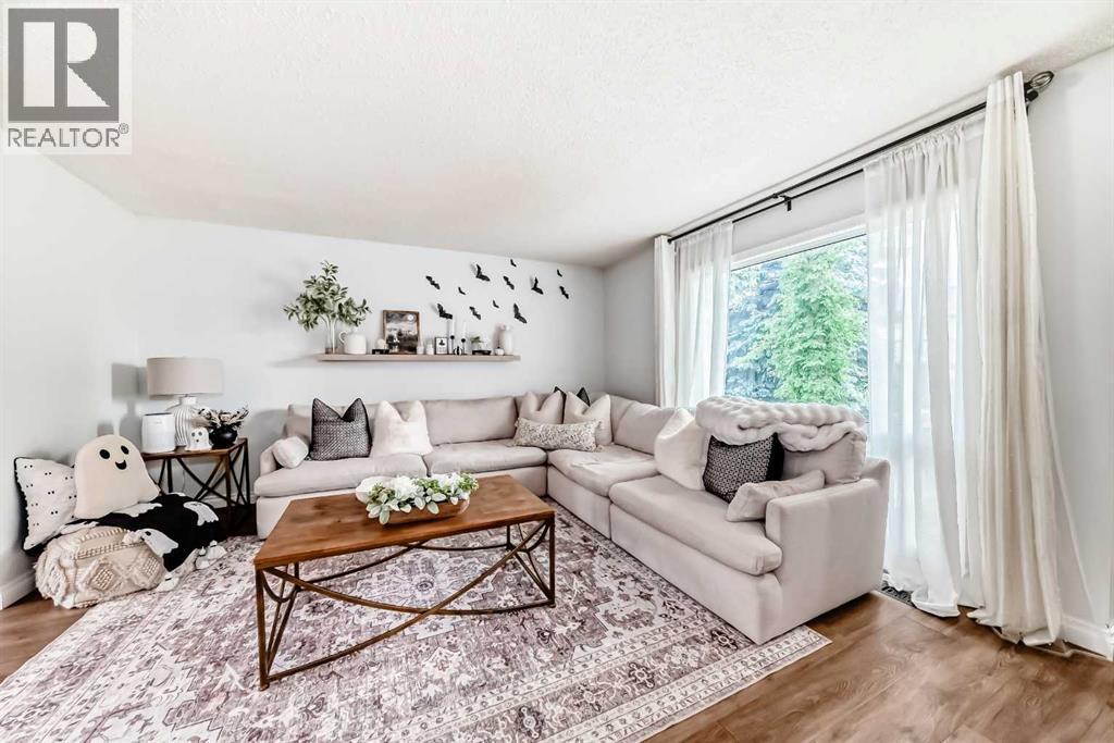 Single Family House for Sale in    Street NE Huntington Hills Calgary 