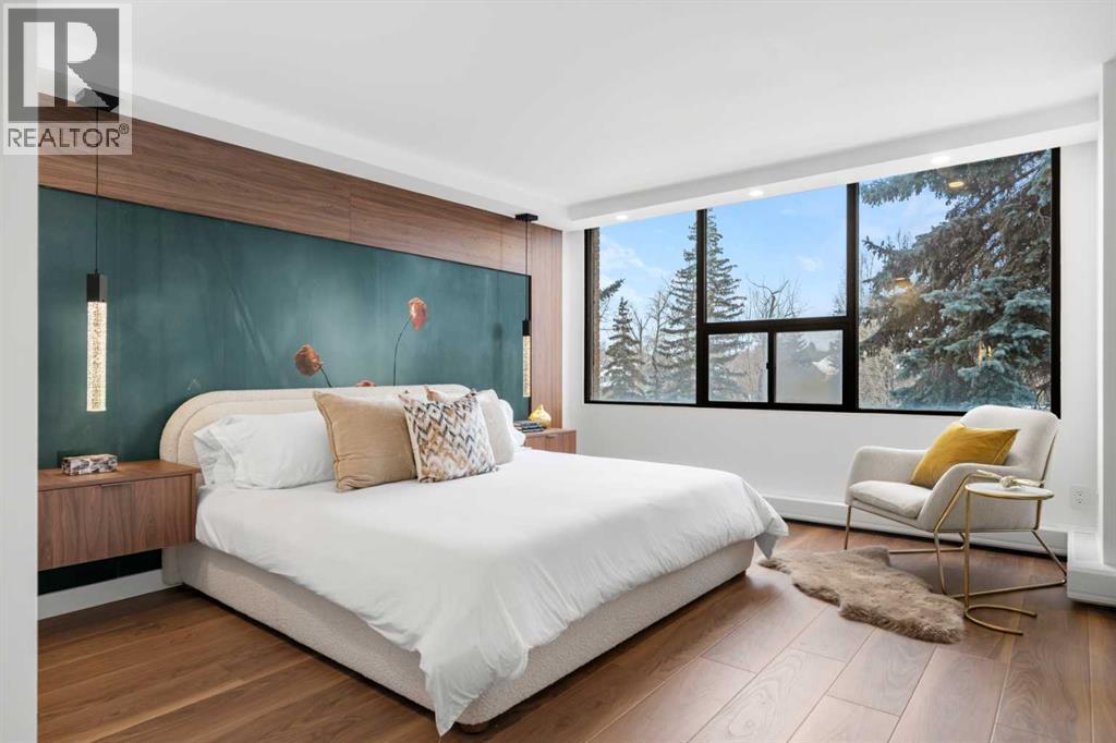 Single Family House Multi-level for Sale in    Avenue SW Mission Calgary 