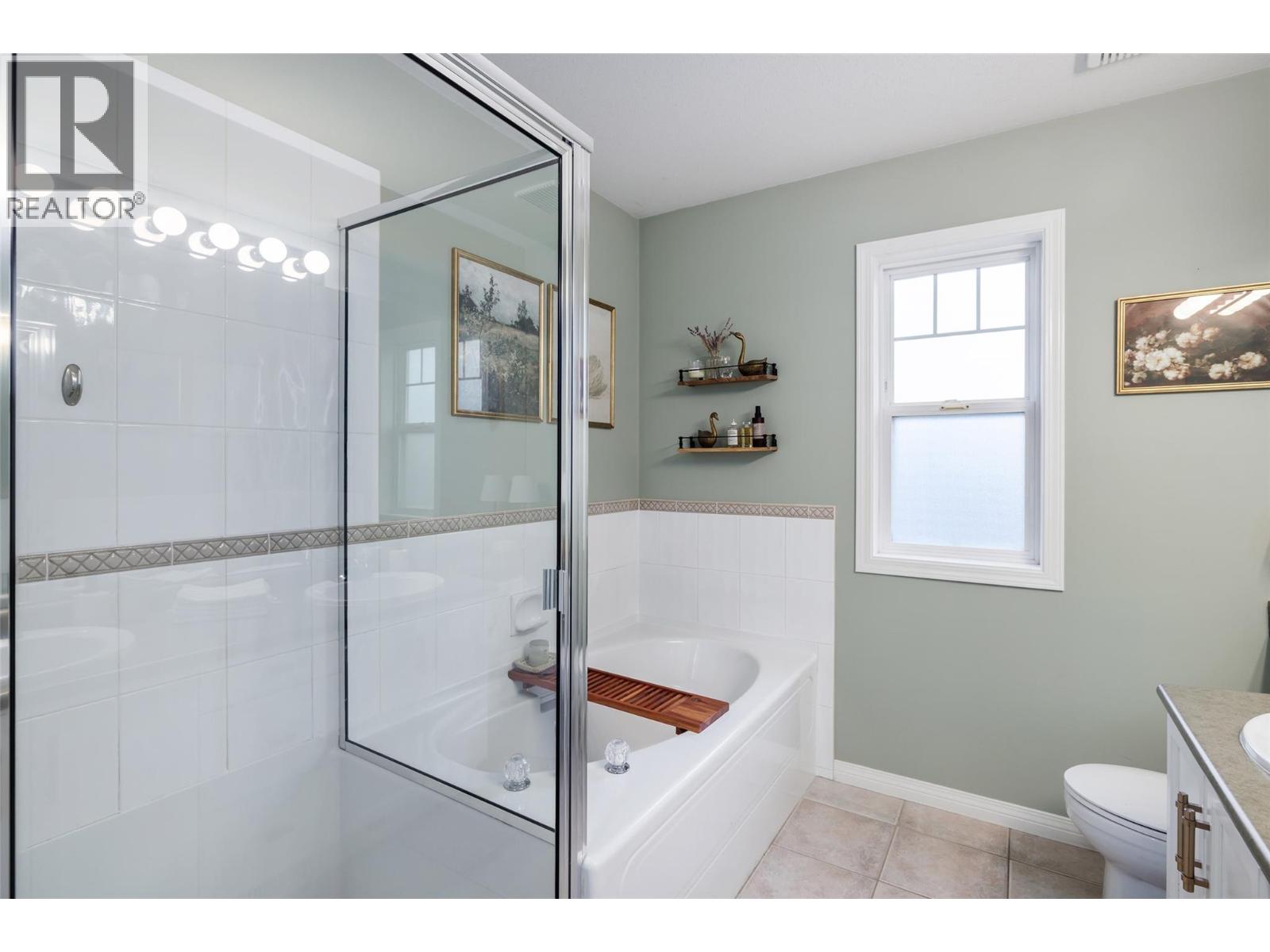 413 665 Cook Road, Kelowna