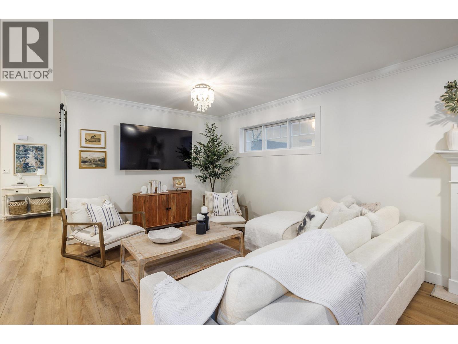 413 665 Cook Road, Kelowna