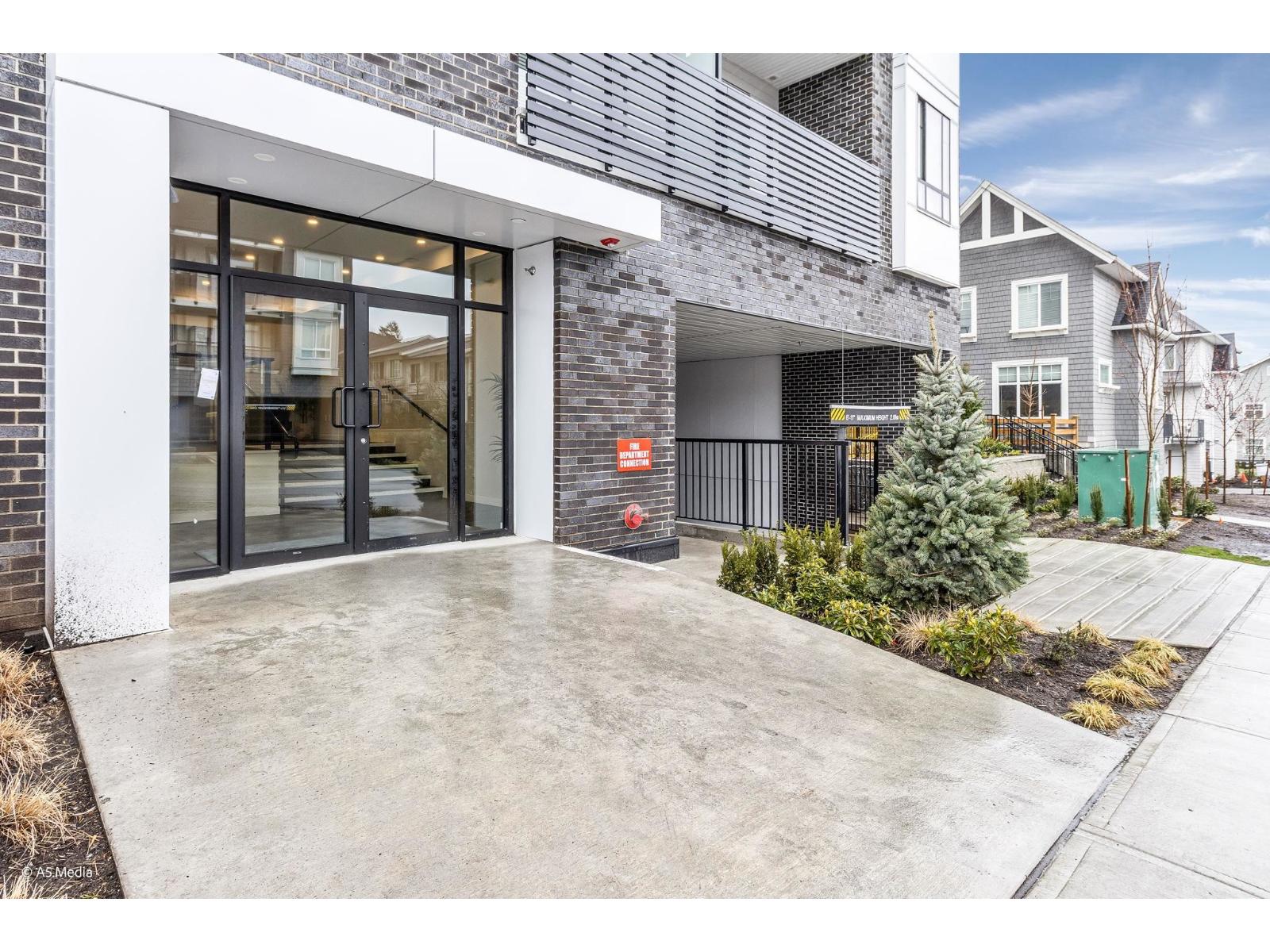 416 13623 81A AVENUE, Surrey