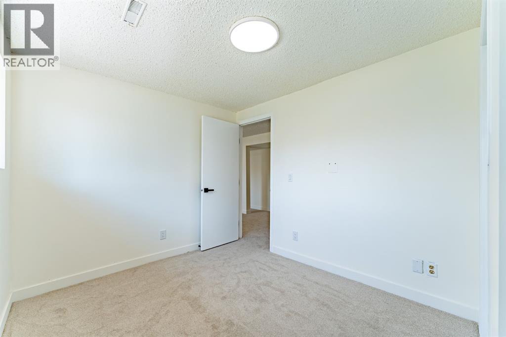 Single Family House Bi-level for Sale in  Templeview Drive NE Temple Calgary 