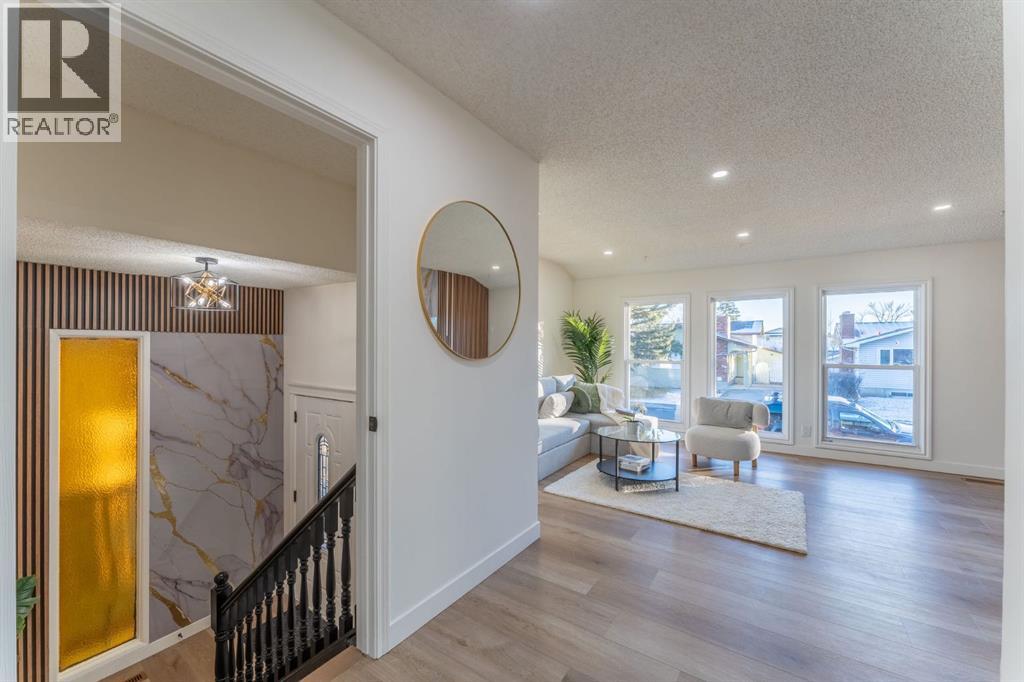 Single Family House Bi-level for Sale in  Templeview Drive NE Temple Calgary 