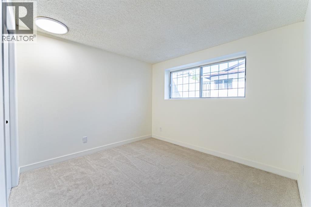 Single Family House Bi-level for Sale in  Templeview Drive NE Temple Calgary 