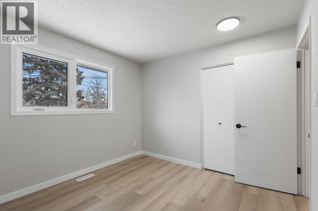 Single Family House Bungalow for Sale in  Hunterfield Road NW Huntington Hills Calgary 