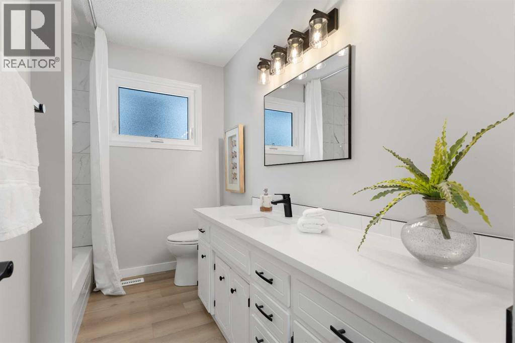 Single Family House Bungalow for Sale in  Hunterfield Road NW Huntington Hills Calgary 