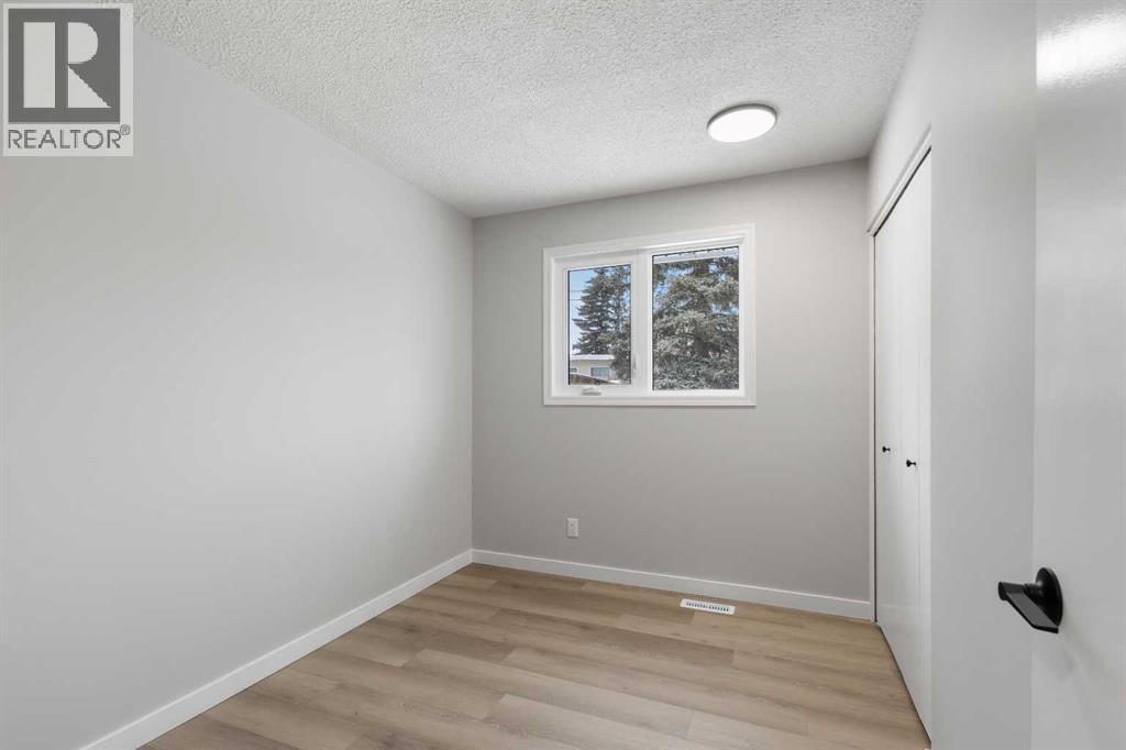 Single Family House Bungalow for Sale in  Hunterfield Road NW Huntington Hills Calgary 