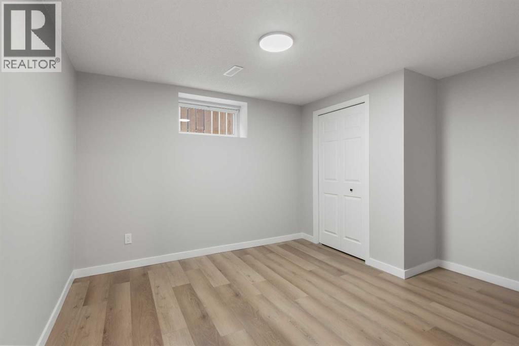 Single Family House Bungalow for Sale in  Hunterfield Road NW Huntington Hills Calgary 