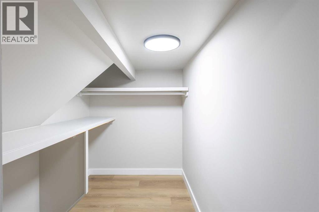 Single Family House Bungalow for Sale in  Hunterfield Road NW Huntington Hills Calgary 