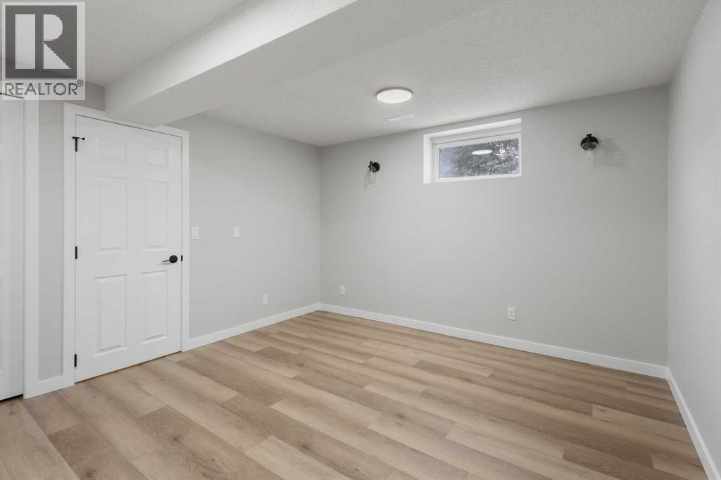 Single Family House Bungalow for Sale in  Hunterfield Road NW Huntington Hills Calgary 