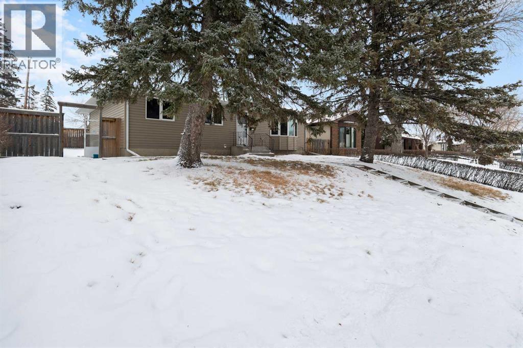 Single Family House Bungalow for Sale in  Hunterfield Road NW Huntington Hills Calgary 