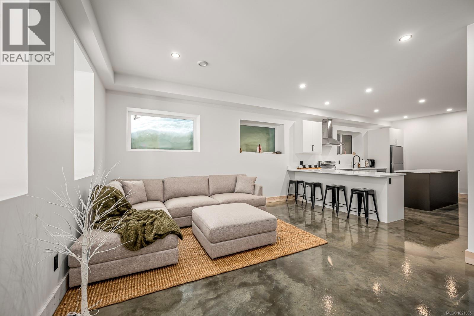 455 ARROWSMITH Ridge, Courtenay