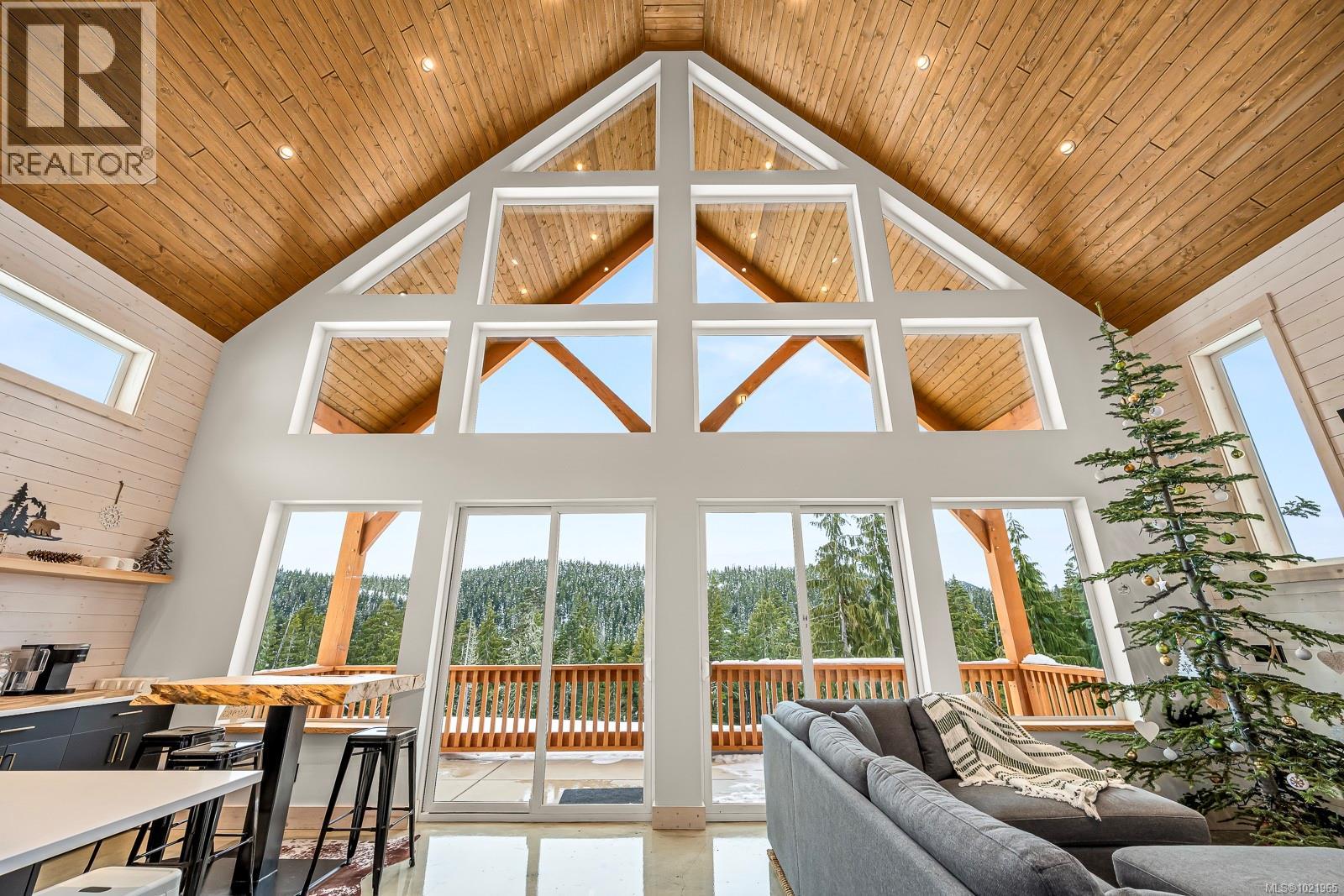 455 ARROWSMITH Ridge, Courtenay