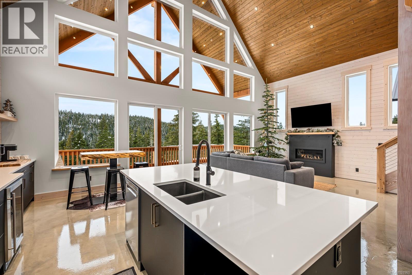 455 ARROWSMITH Ridge, Courtenay