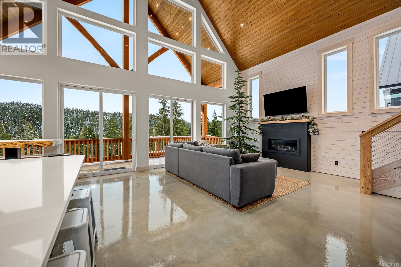 455 ARROWSMITH Ridge, Courtenay