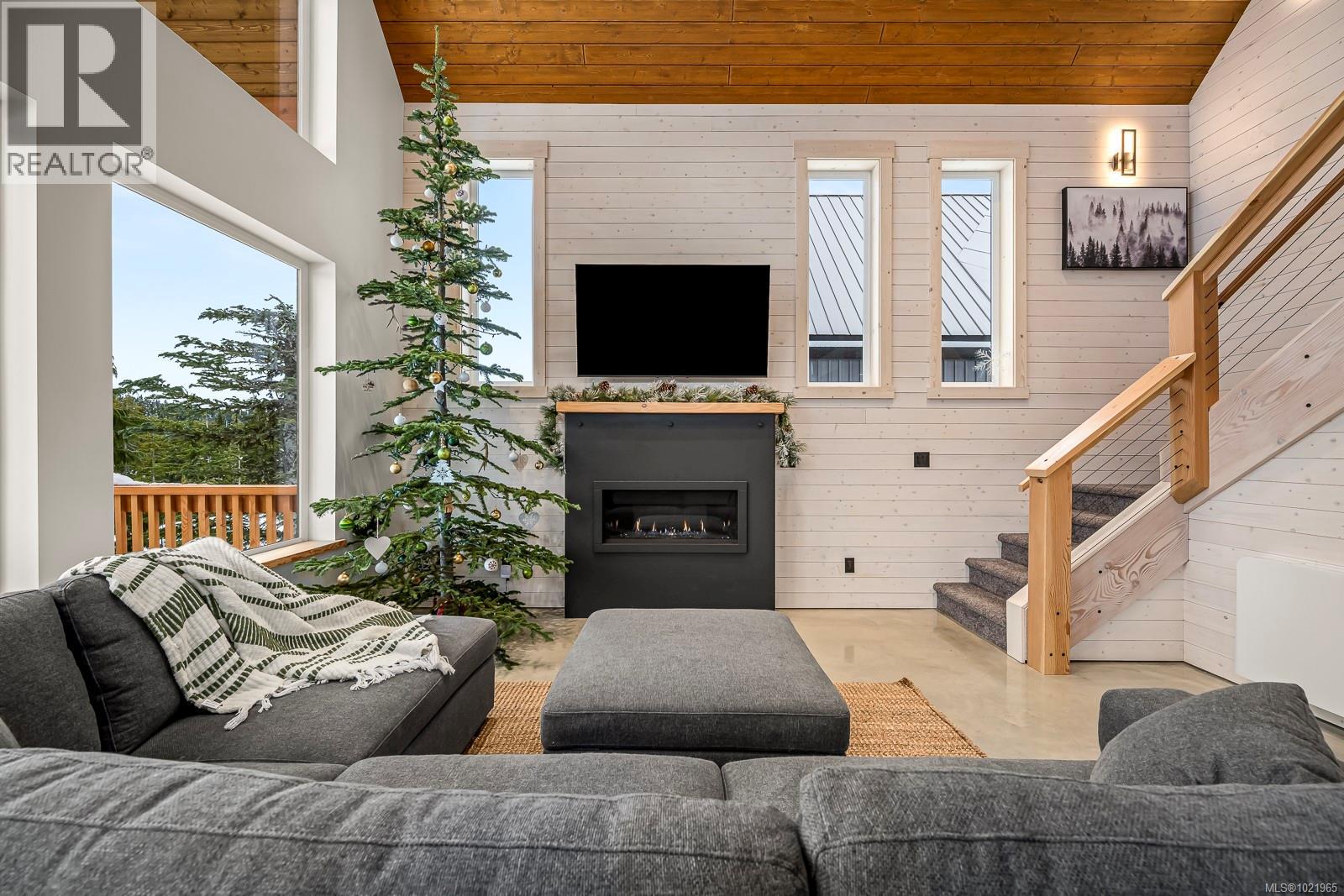 455 ARROWSMITH Ridge, Courtenay