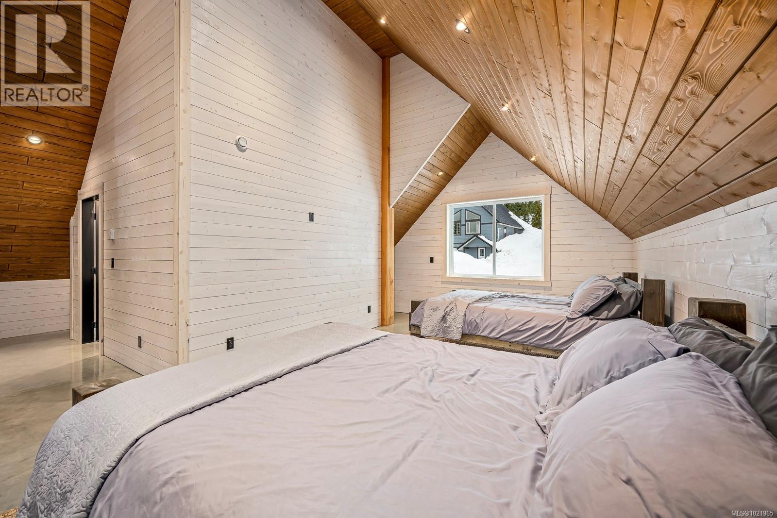 455 ARROWSMITH Ridge, Courtenay