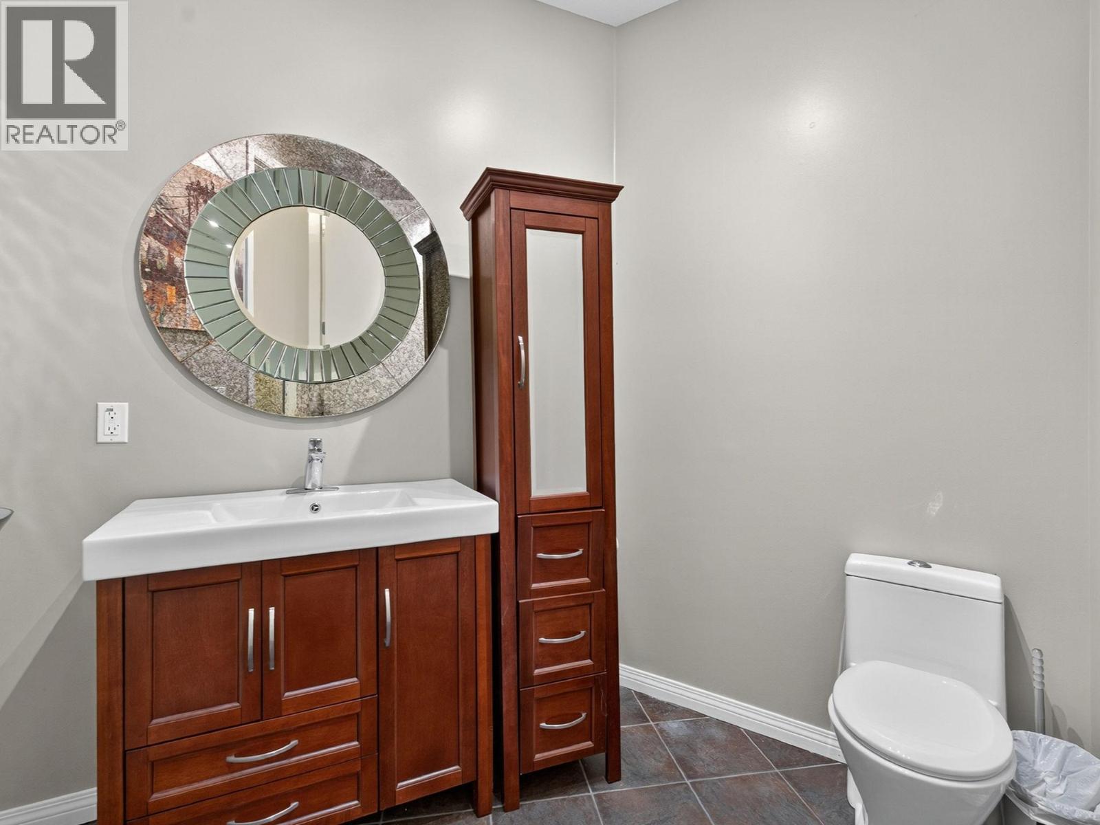 208 665 Cook Road, Kelowna