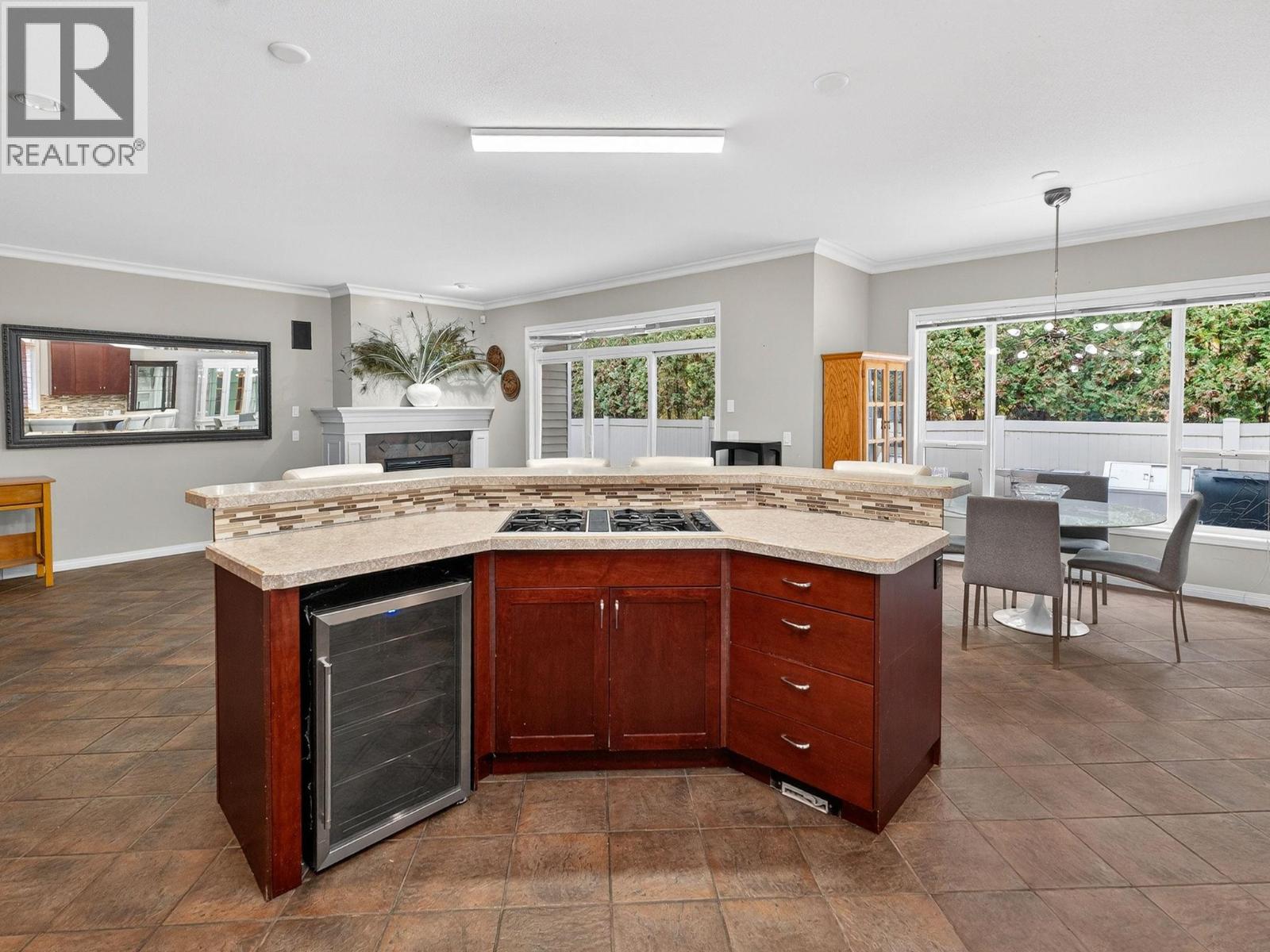 208 665 Cook Road, Kelowna