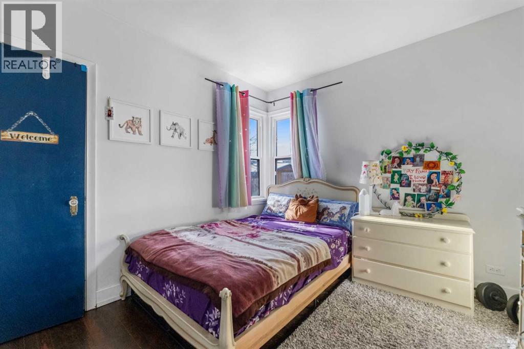 Single Family House Bungalow for Sale in  Summit Street SW Scarboro Calgary 