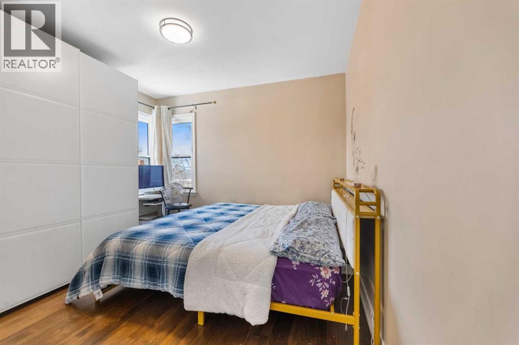 Single Family House Bungalow for Sale in  Summit Street SW Scarboro Calgary 