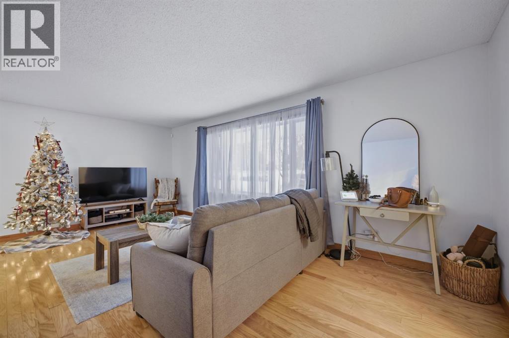 3725 50A Avenue Crescent, Innisfail