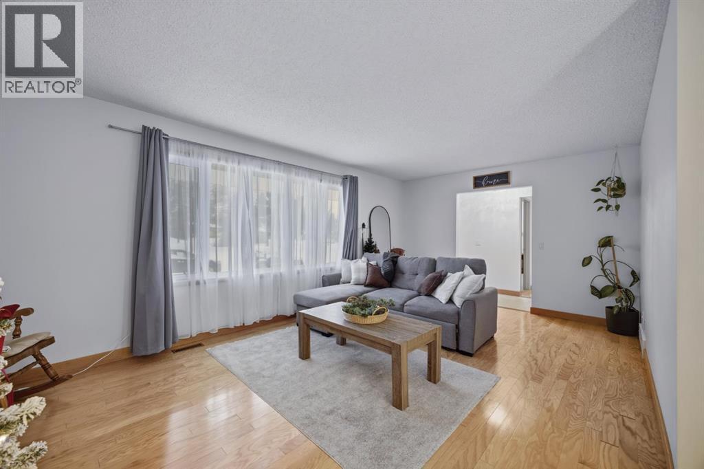 3725 50A Avenue Crescent, Innisfail