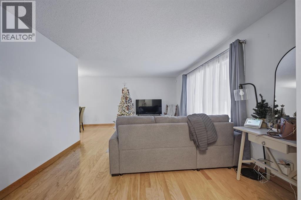 3725 50A Avenue Crescent, Innisfail