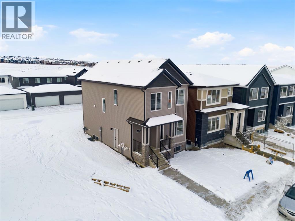 Single Family House for Sale in  Lewiston Landing NE Lewisburg Calgary 