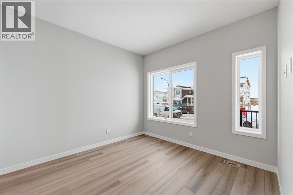 Single Family House for Sale in  Lewiston Landing NE Lewisburg Calgary 