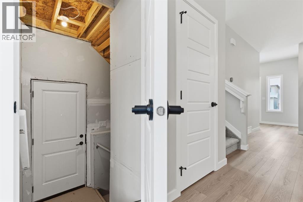 Single Family House for Sale in  Lewiston Landing NE Lewisburg Calgary 