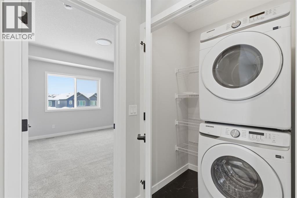 Single Family House for Sale in  Lewiston Landing NE Lewisburg Calgary 