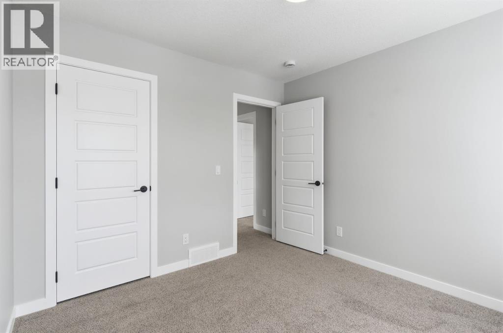 Single Family House for Sale in  Lewiston Landing NE Lewisburg Calgary 