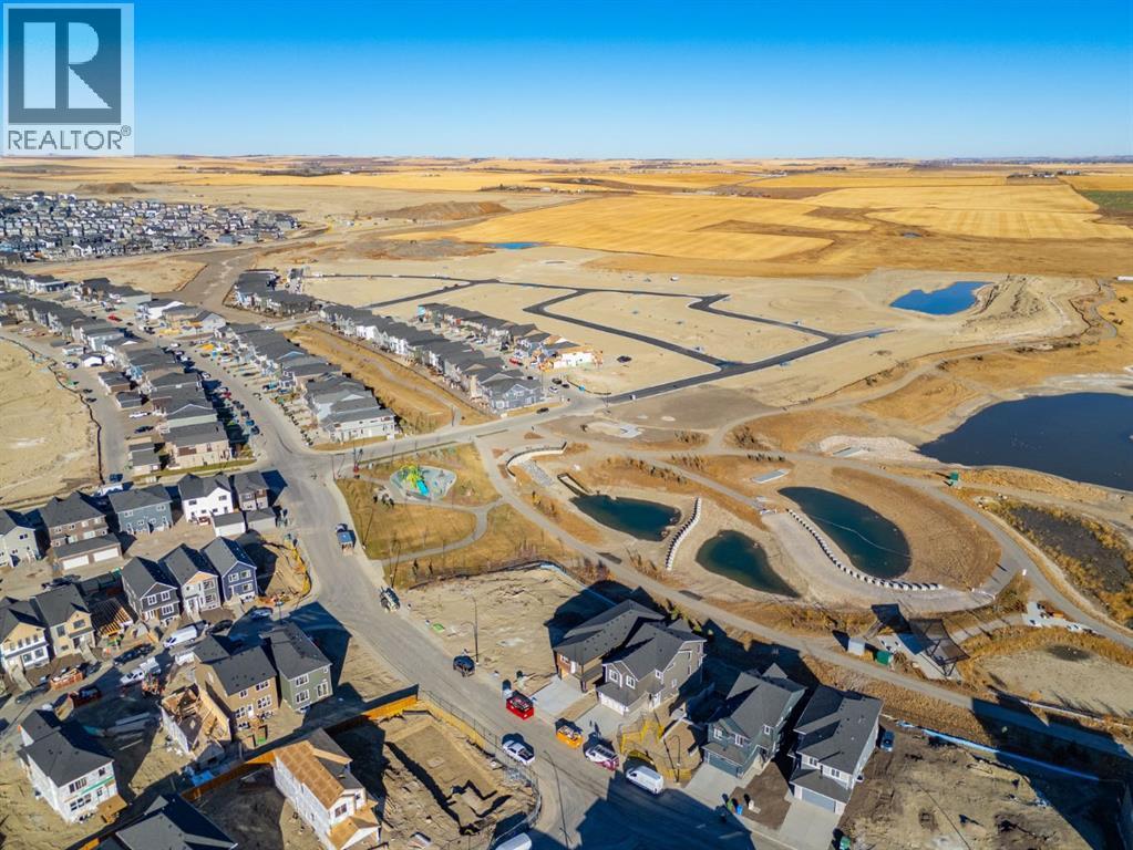 Single Family House for Sale in  Lewiston Landing NE Lewisburg Calgary 