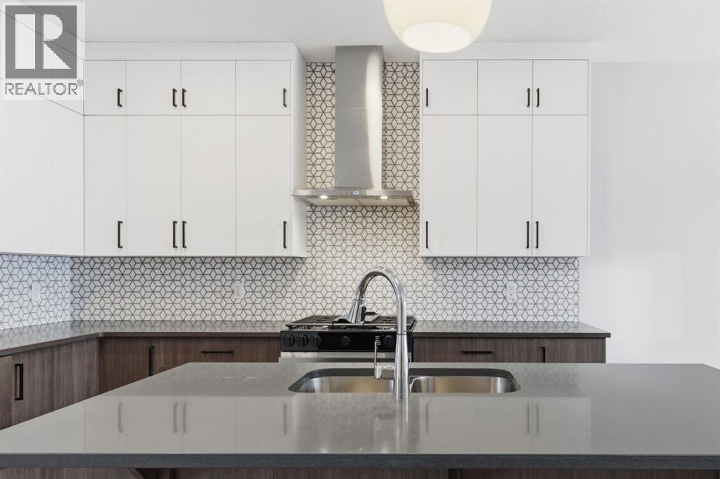 Single Family House for Sale in  Lewiston Landing NE Lewisburg Calgary 