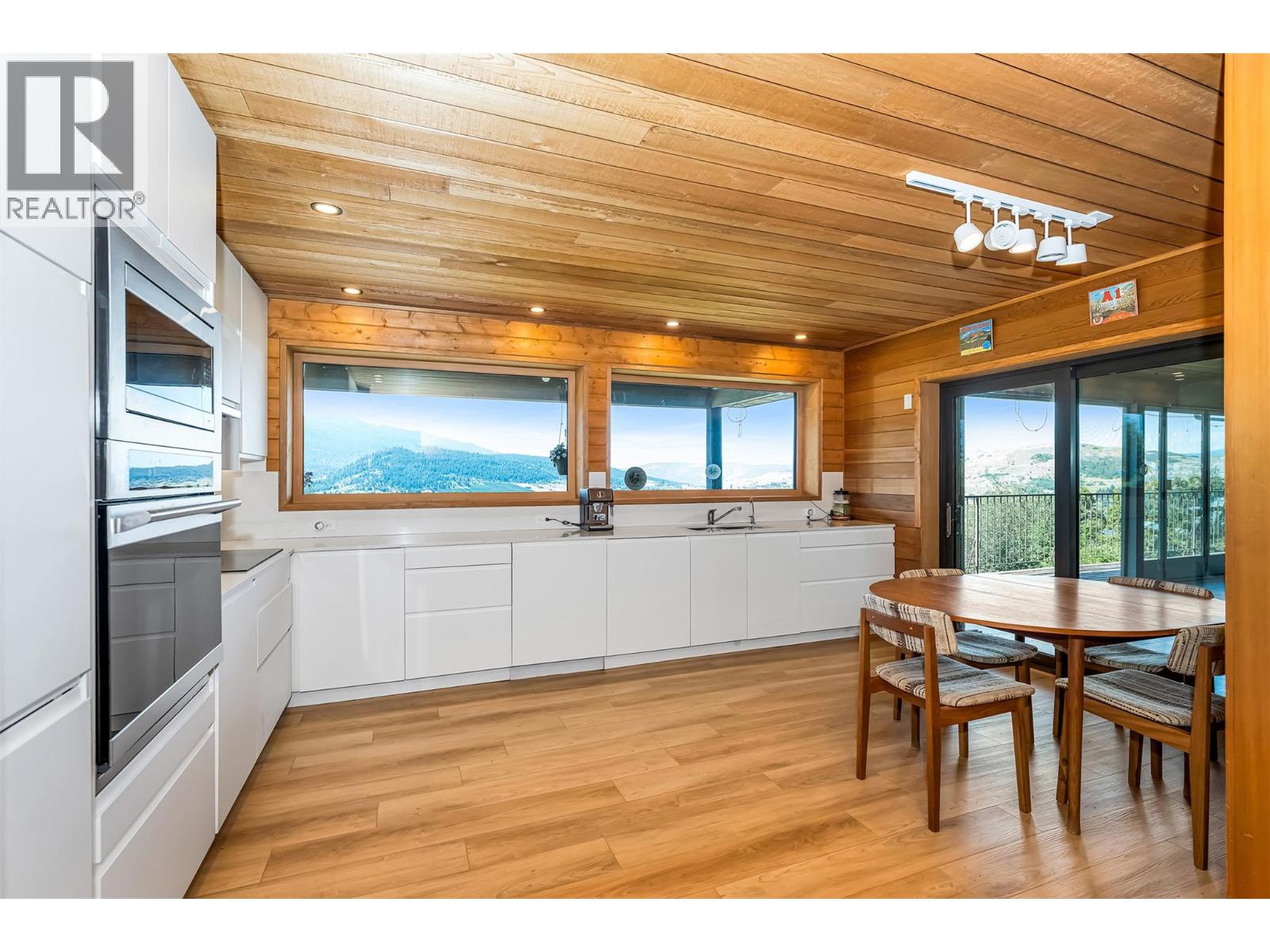 460 Crestview Drive, Coldstream