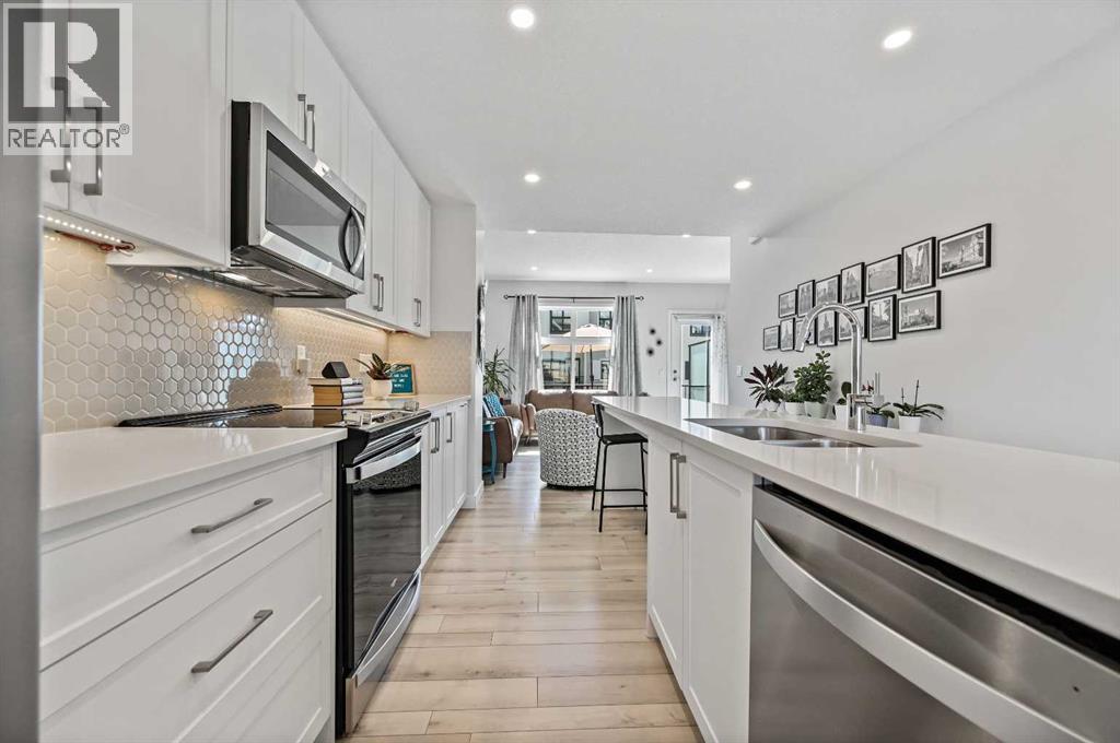 Single Family House for Sale in  Les Jardins Park SE Douglasdale/Glen Calgary 