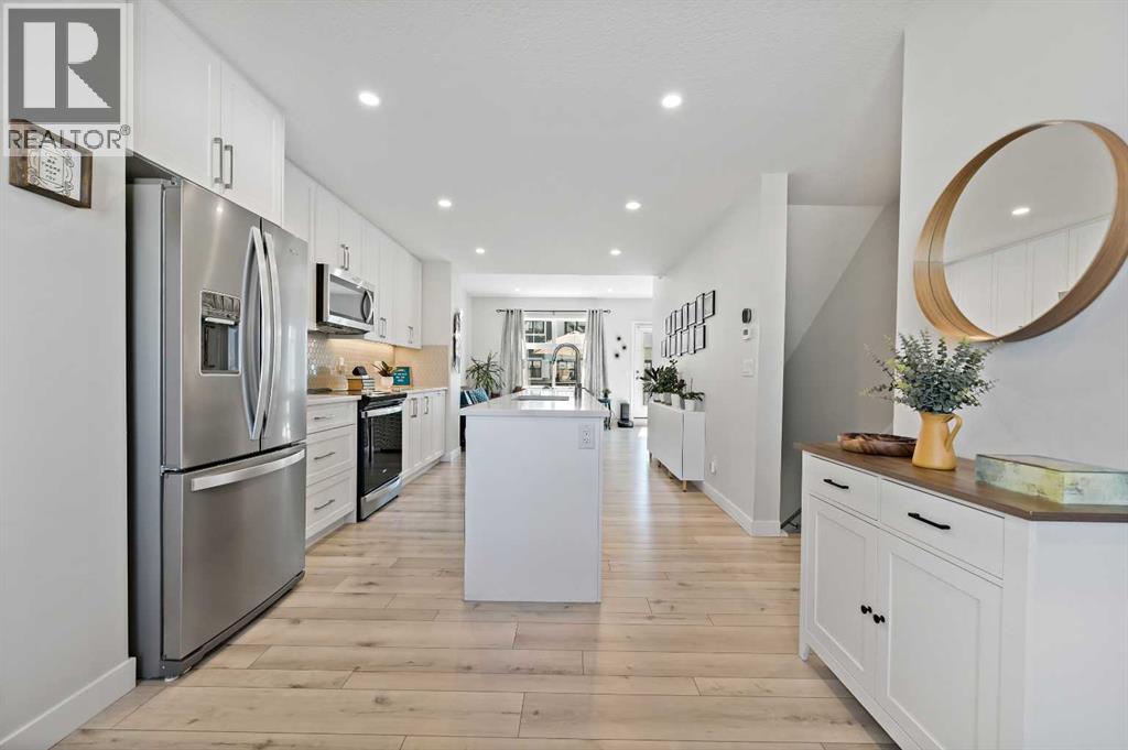 Single Family House for Sale in  Les Jardins Park SE Douglasdale/Glen Calgary 