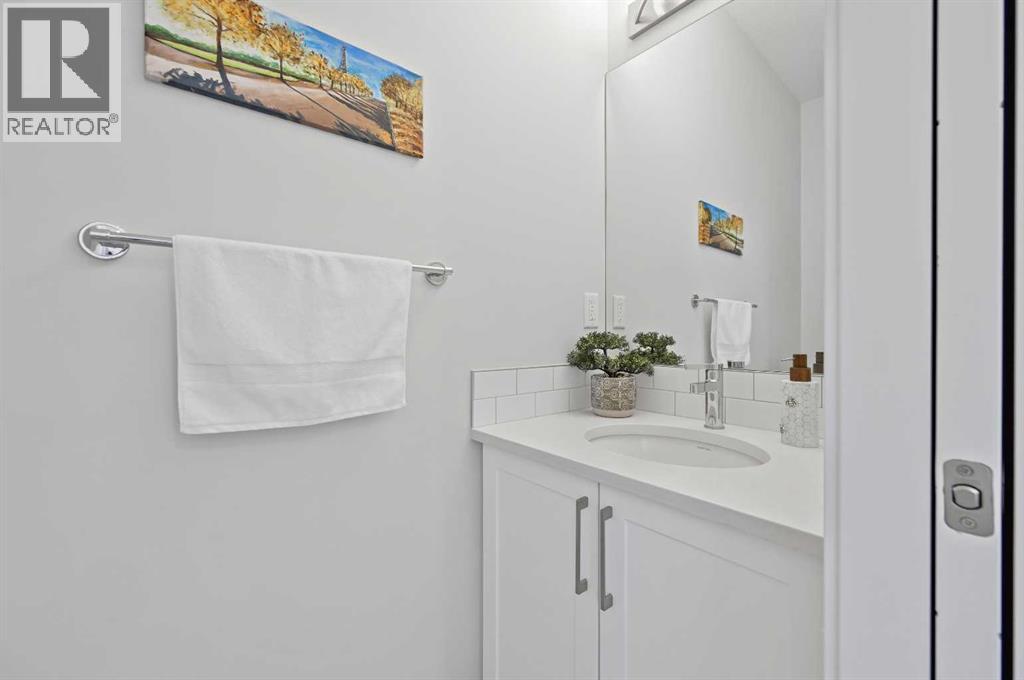 Single Family House for Sale in  Les Jardins Park SE Douglasdale/Glen Calgary 