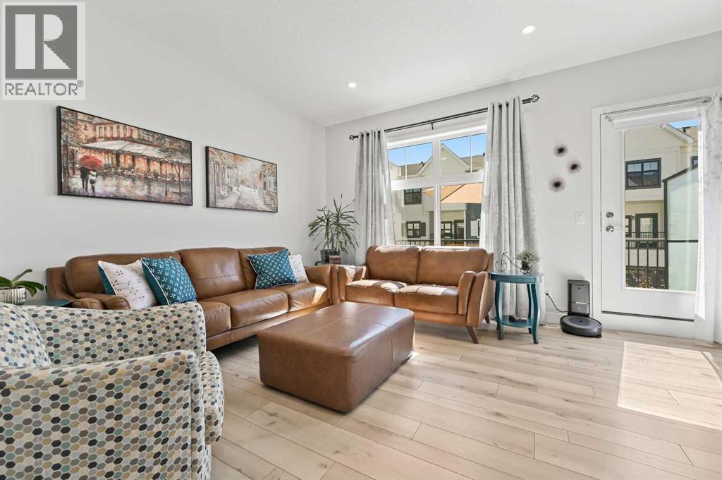 Single Family House for Sale in  Les Jardins Park SE Douglasdale/Glen Calgary 